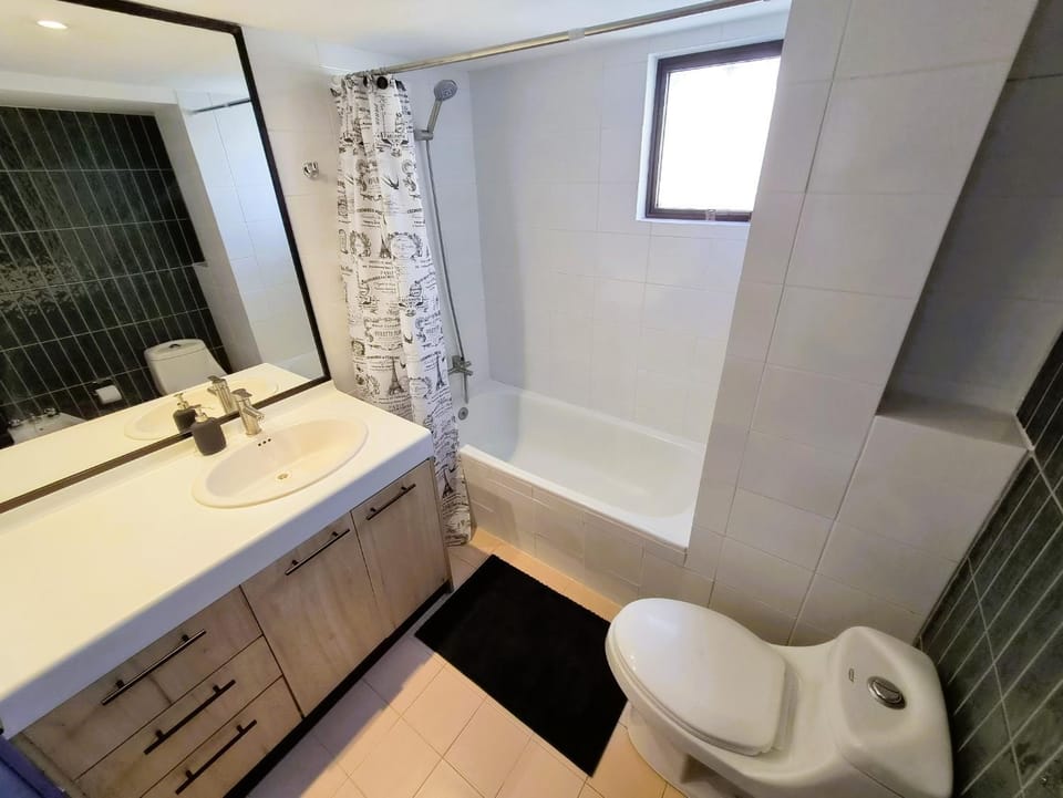 Spacious and functional El Golf 3D 2B Terrace Apartment in Providencia