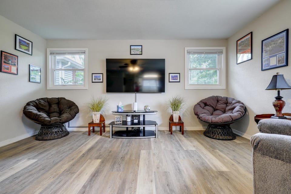 Half-Mi to Independence Square! Home w/ Ramp Entry House in Independence
