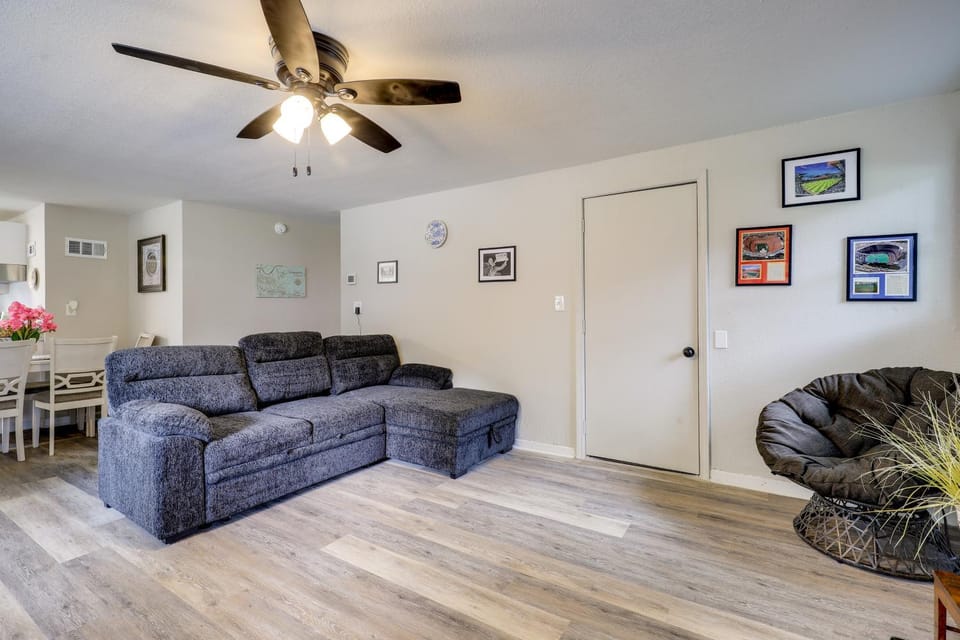 Half-Mi to Independence Square! Home w/ Ramp Entry House in Independence