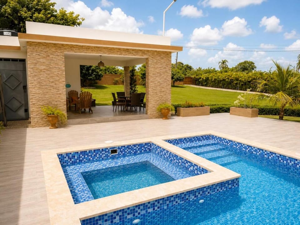 Hot Tub, Swimming pool