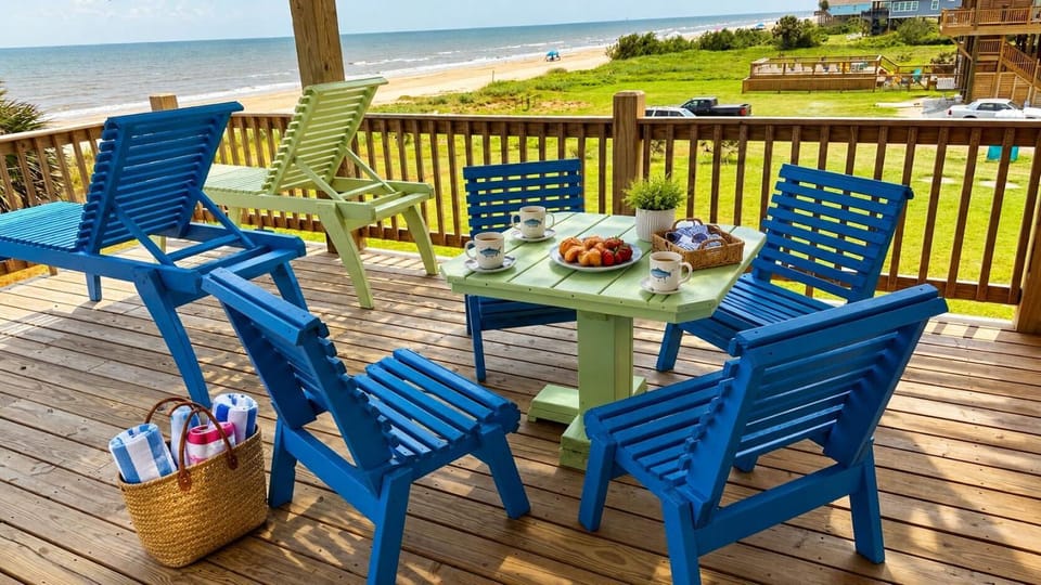 Beachfront Luxe, Ocean Views, Hot tub, Firepit, Sleeps 14 House in Bolivar Peninsula