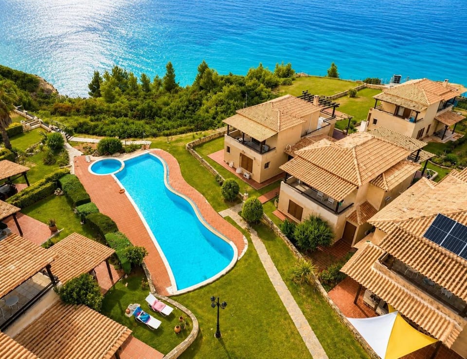 Property building, Nearby landmark, Day, Natural landscape, Bird's eye view, Pool view, Sea view, Swimming pool, sunbed
