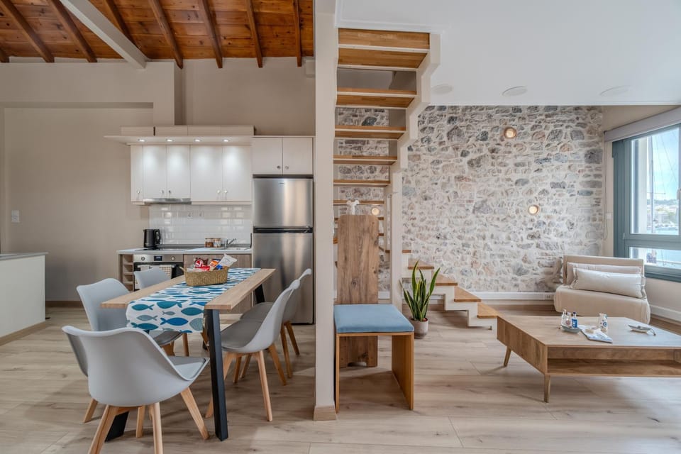 Kitchen or kitchenette, Living room, Seating area, Dining area