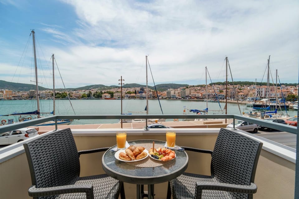 Day, Natural landscape, View (from property/room), Balcony/Terrace, Balcony/Terrace, Living room, Food and drinks, Dining area, Sea view