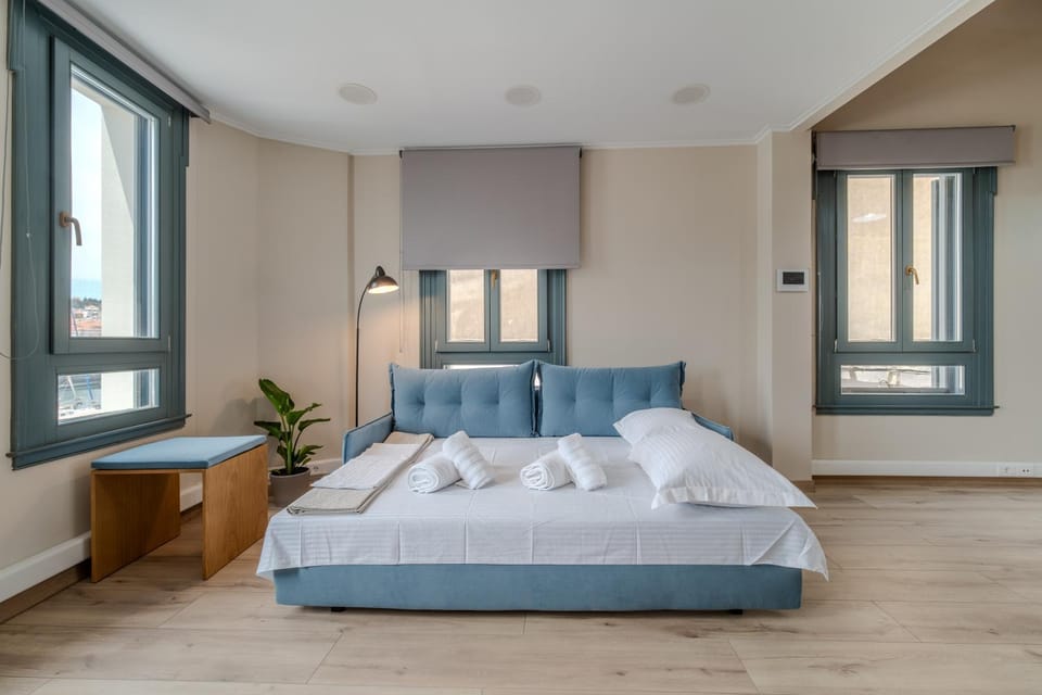 Bed, Photo of the whole room, Bedroom, towels