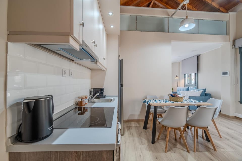 Restaurant/places to eat, Kitchen or kitchenette, Dining area