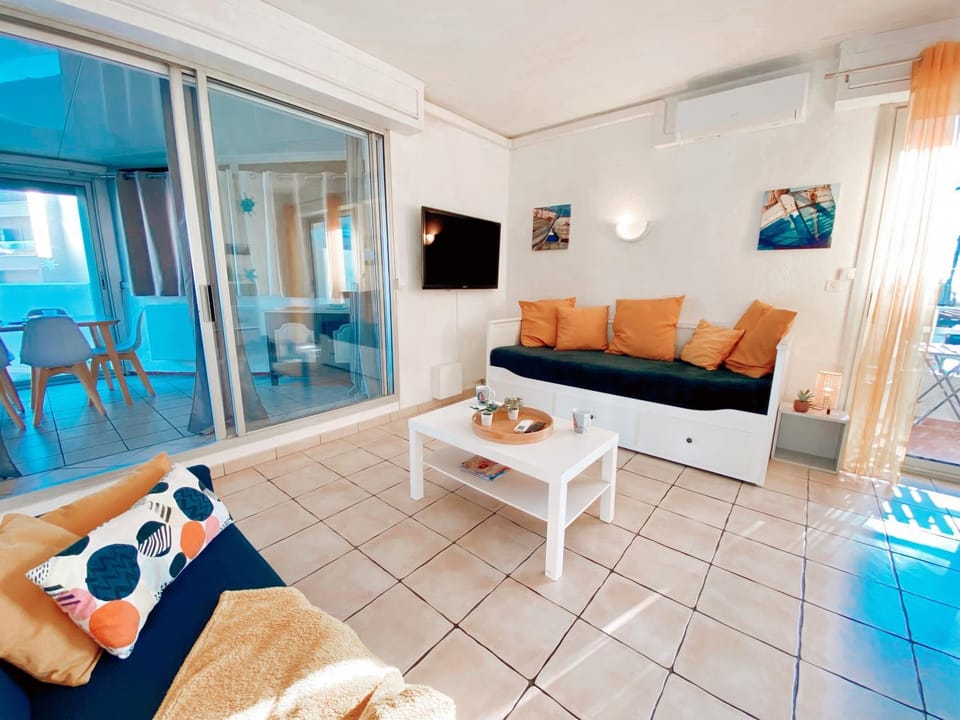TV and multimedia, Living room, internet, air conditioner