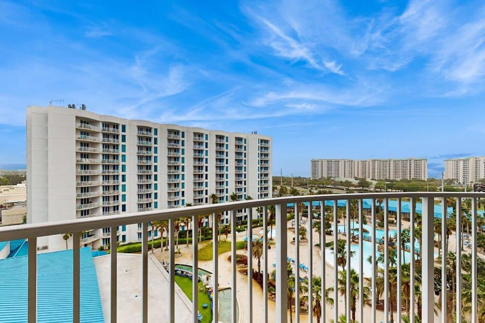 Gulf view condo with WiFi washer & dryer balcony pools & hot tub House in Destin