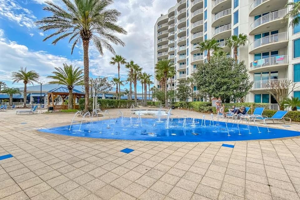 Charming open unit w resort amenities including pool & hot tub close to gulf House in Destin