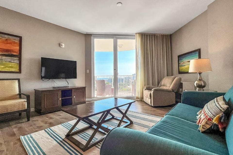 Comfortable Open unit Stunning Views Minutes to Entertainment House in Destin