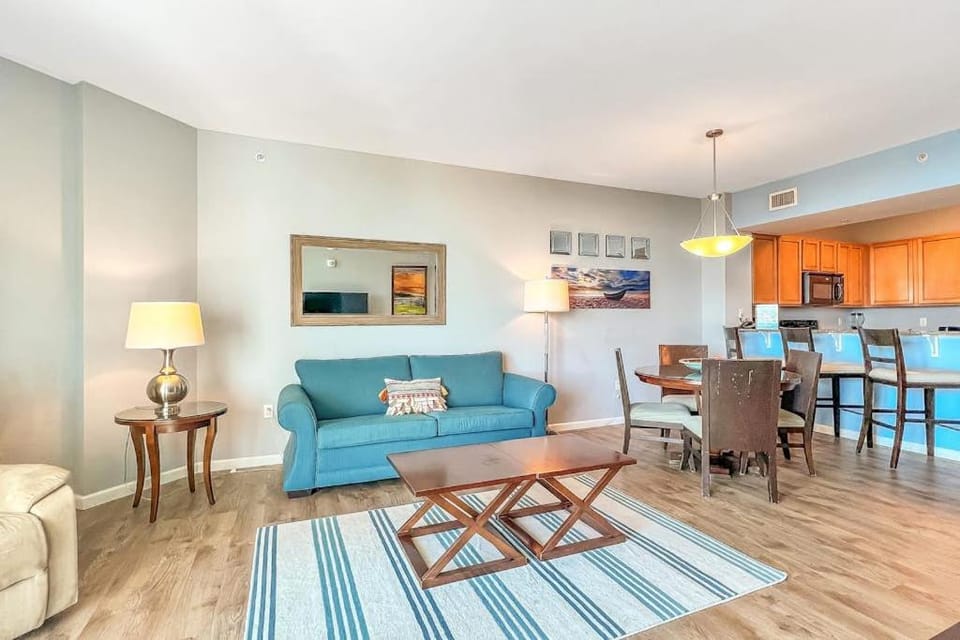 Comfortable Open unit Stunning Views Minutes to Entertainment House in Destin