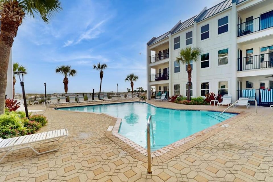 Poolside Villas 306 House in Destin