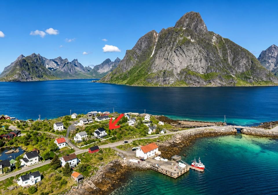Reine Lofoten Retreat with Stunning Fjord Views House in Lofoten
