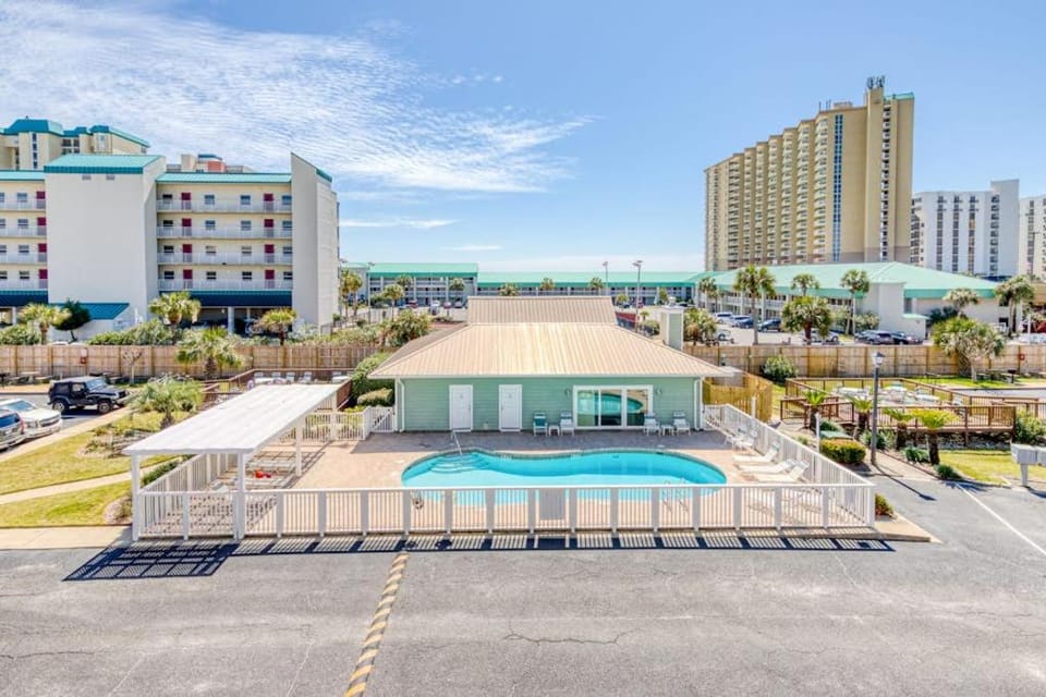Family Friendly Condo with Shared Pool WiFi Private Washer & Dryer & Central AC House in Destin