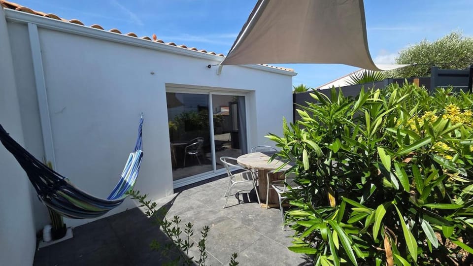 Petite maison et extérieur coconning sans vis à vis House in Olonne-sur-Mer