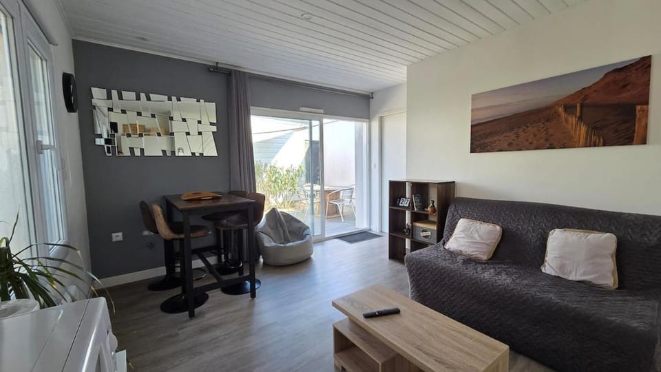 Petite maison et extérieur coconning sans vis à vis House in Olonne-sur-Mer