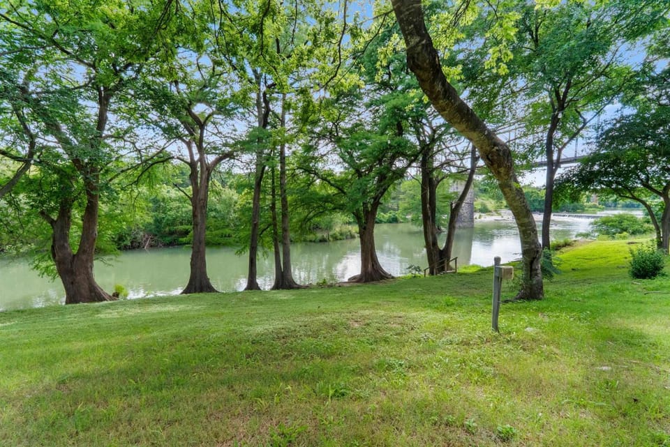 Family Retreat Near Gruene & Schlitterbahn House in New Braunfels