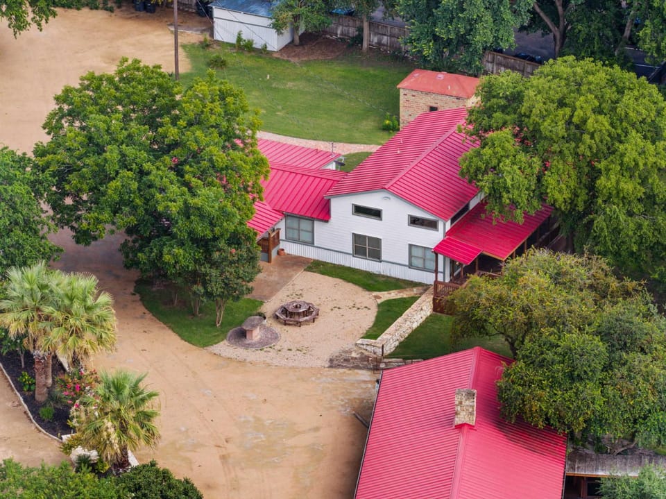 Family Retreat Near Gruene & Schlitterbahn House in New Braunfels