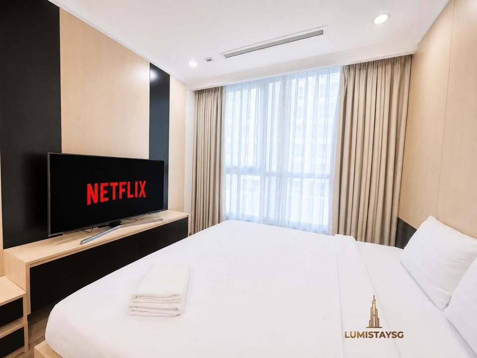 Bed, TV and multimedia, Bedroom