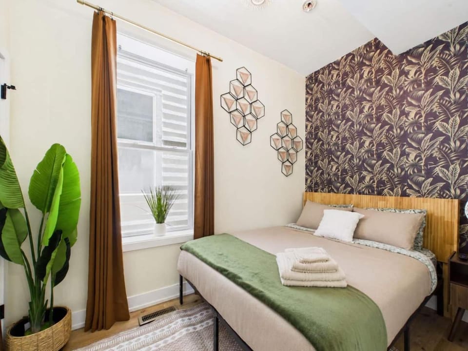 Modern Zen Retreat mins from Downtown Apartment in Chicago