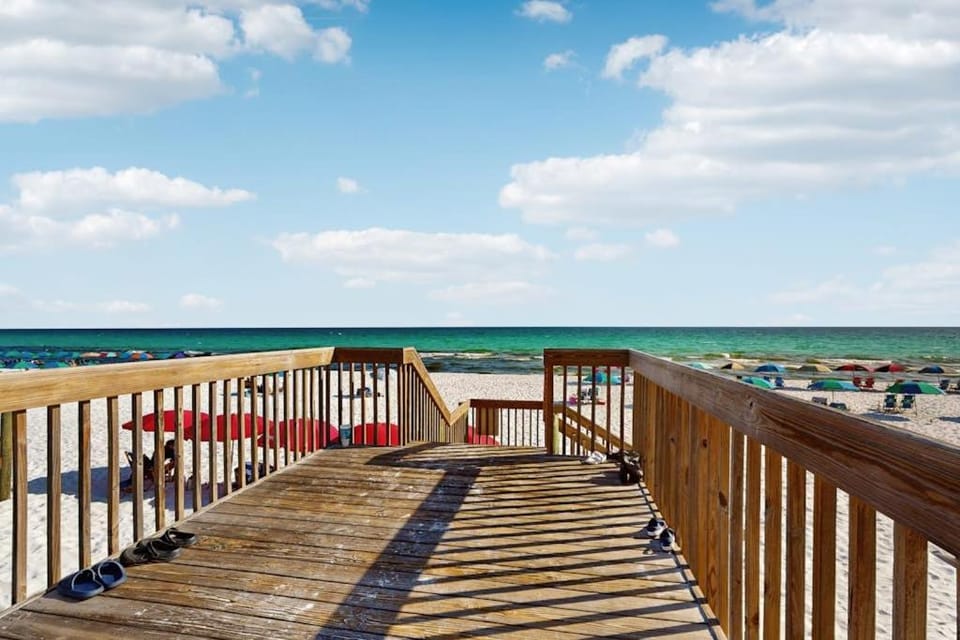 Calming condo with hot tub tennis court pool & balcony House in Destin