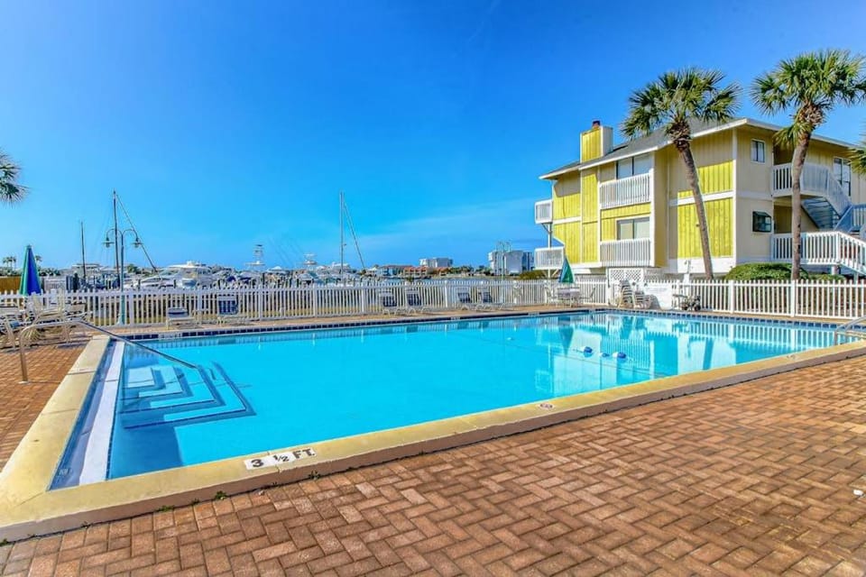 Beachfront condo with shared pool hot tub & fitness center plus beach access House in Destin