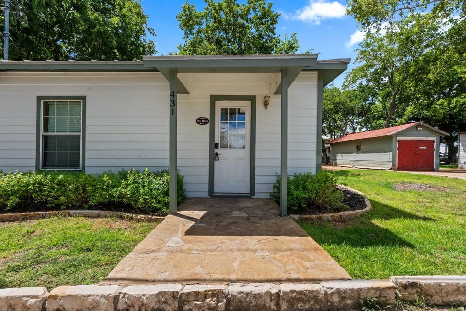 Cozy Retreat Near Gruene & Comal River House in New Braunfels