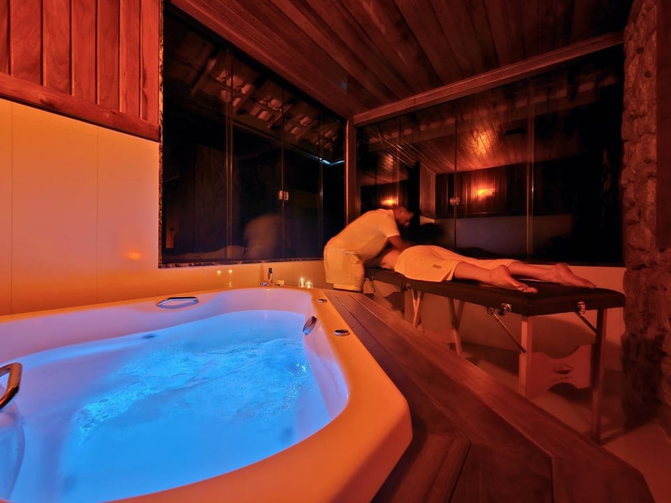 Winter, Hot Tub, Massage