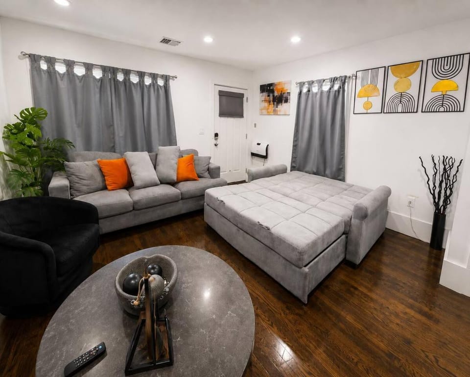 Bed, Living room, air conditioner