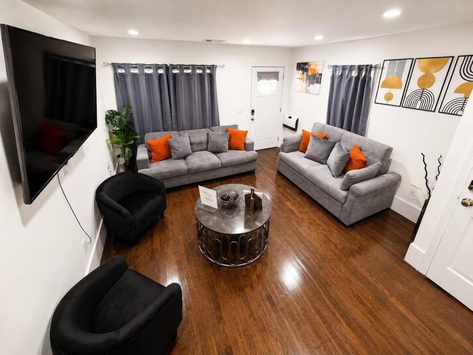 TV and multimedia, Seating area