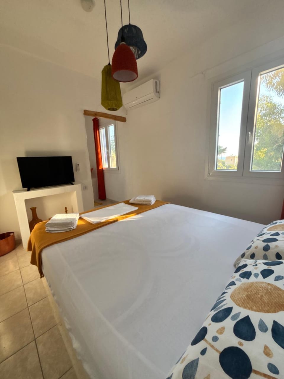 Bed, TV and multimedia, Photo of the whole room, Evening entertainment, Bedroom