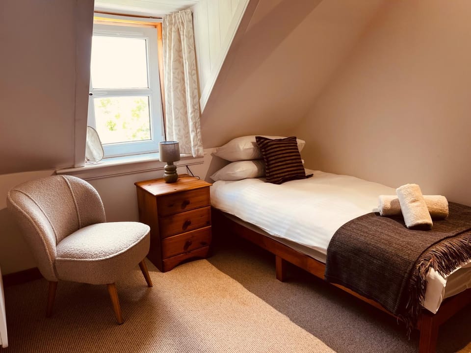 Bed, Seating area, Bedroom, towels