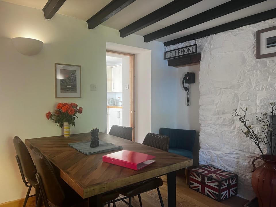 Cosy Cottage Retreat in edinbane House in Scotland