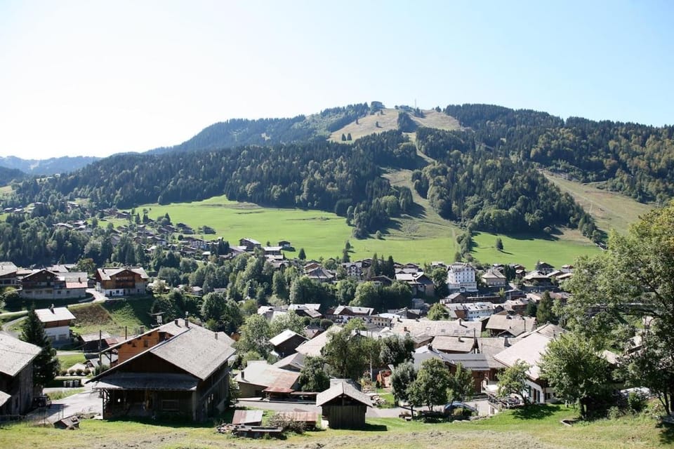 Quiet property in Morzine with panoramic views Apartment in Les Gets