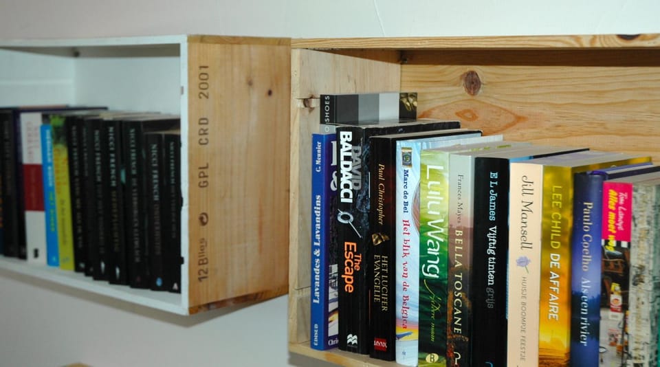 Library, Living room, Seating area