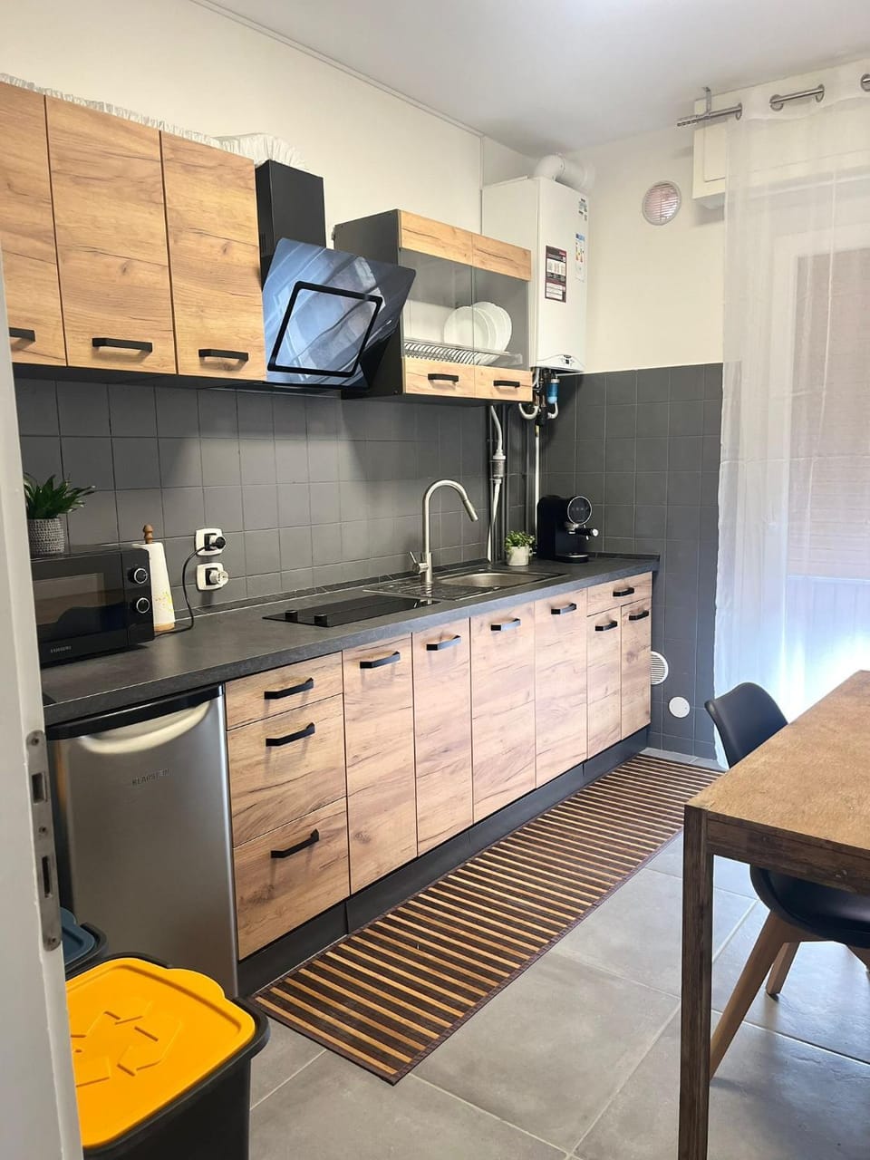 Dining area, kitchen