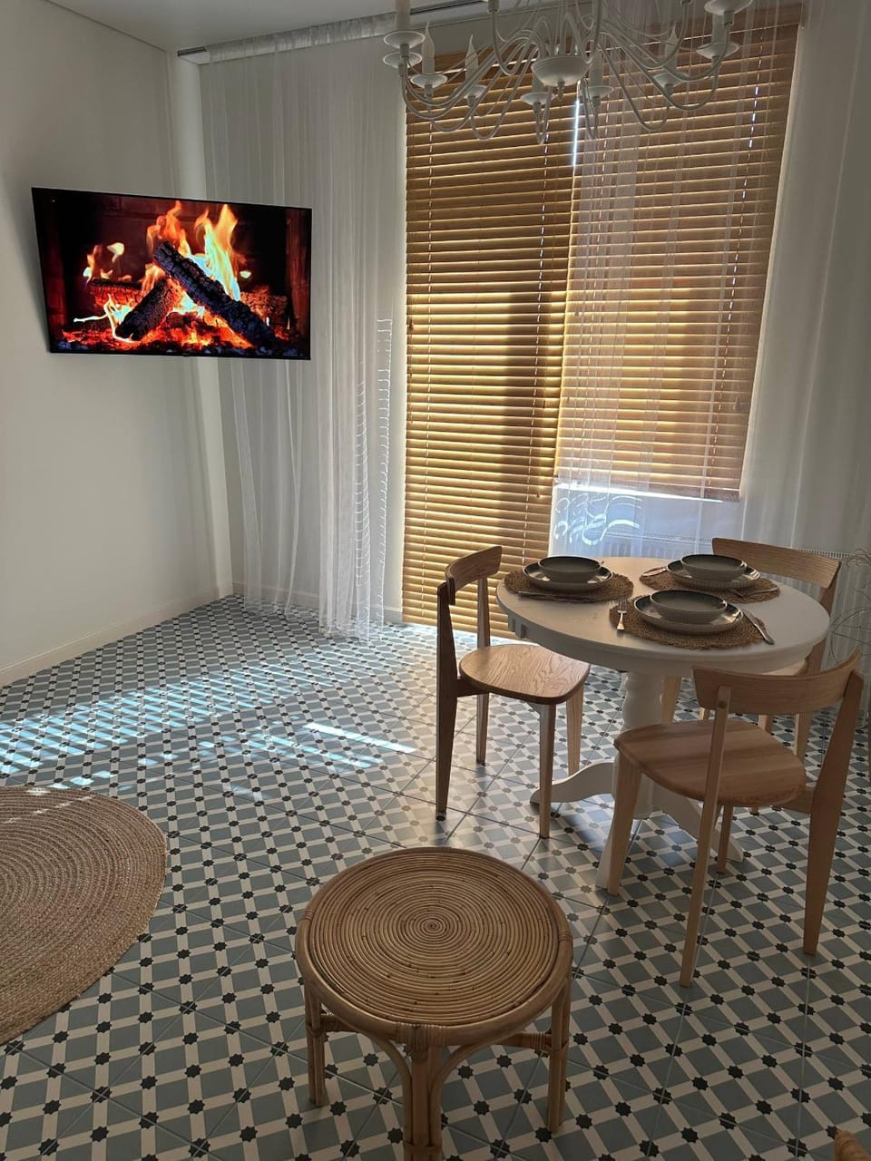 TV and multimedia, Seating area, Dining area