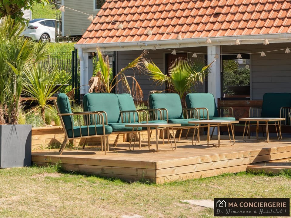 Vue Mer Imprenable, Terrasse XXL, Piscine et Toboggans au Camping La Falaise d'Equihen Plage Campground/ 
RV Resort in Hauts-de-France