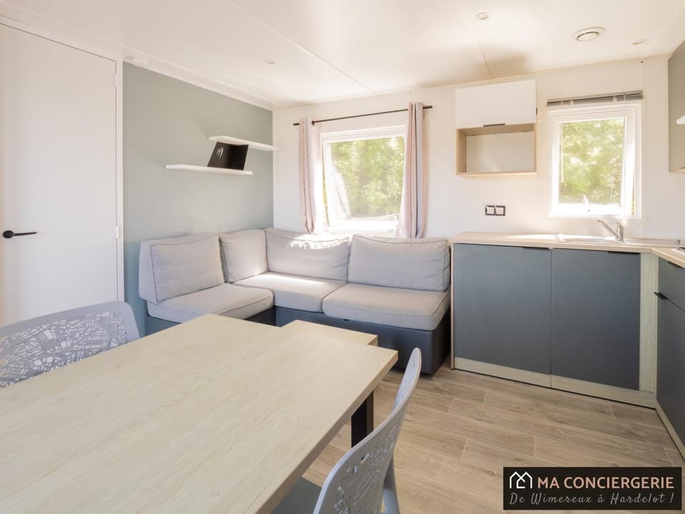 Vue Mer Imprenable, Terrasse XXL, Piscine et Toboggans au Camping La Falaise d'Equihen Plage Campground/ 
RV Resort in Hauts-de-France