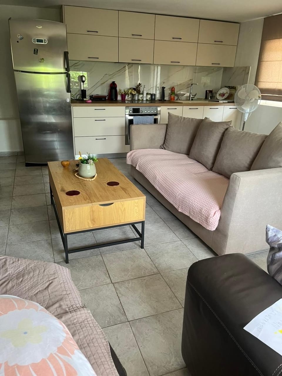 Kitchen or kitchenette, Living room