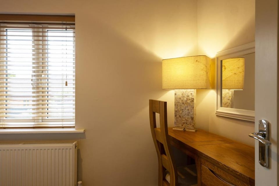 Holly Cottage - 2 Bed I Sleeps 3 I Wi-Fi I Cottage I Contractors House in Telford