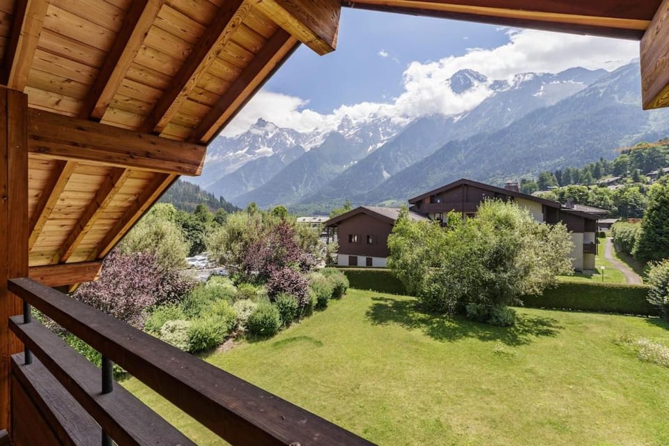 Property with peaceful surroundings in Les Houches Apartment in Les Houches
