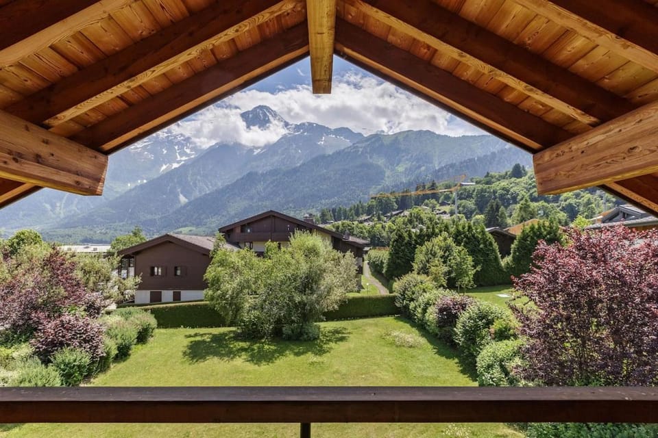 Property with peaceful surroundings in Les Houches Apartment in Les Houches
