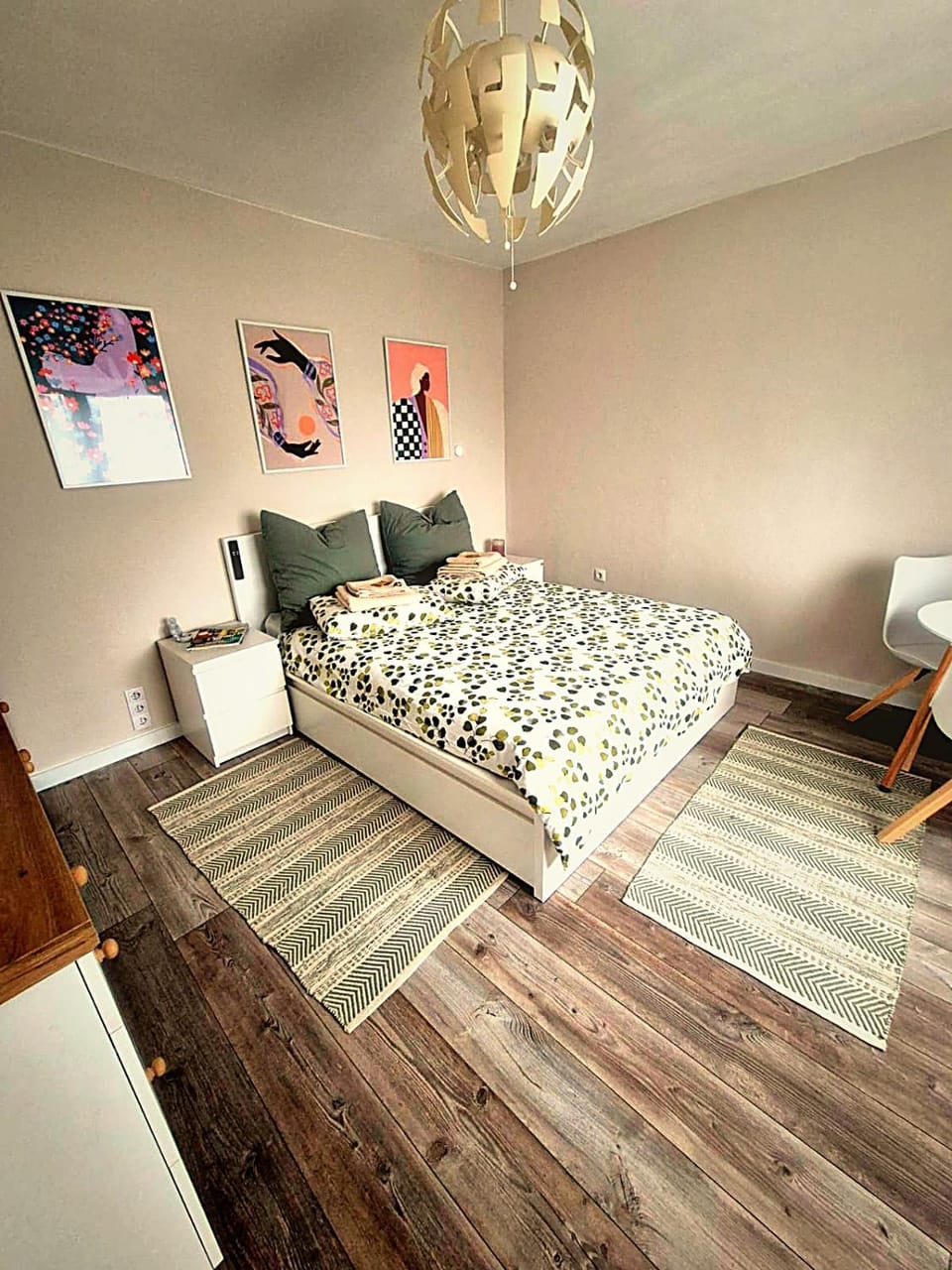 Living room, Photo of the whole room