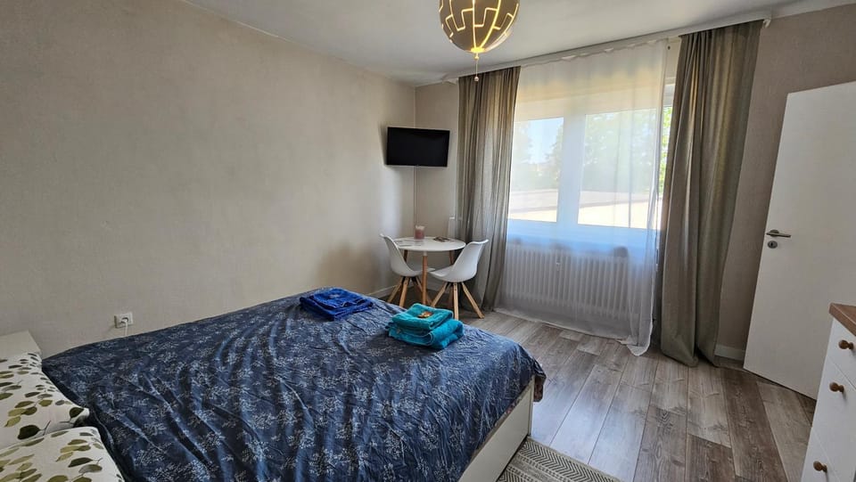 TV and multimedia, Photo of the whole room, Bedroom