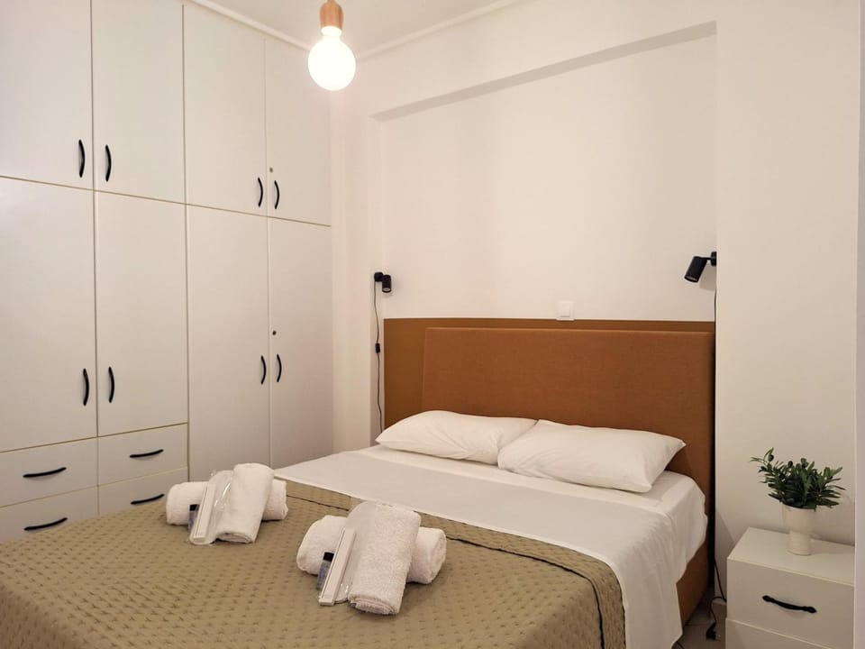 Bedroom, towels, wardrobe