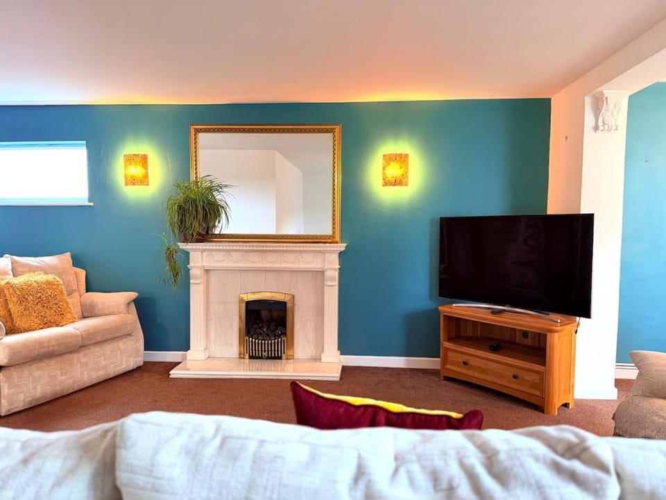 Stylish 2 Bed Home Views & Free Parking Apartment in Nottingham
