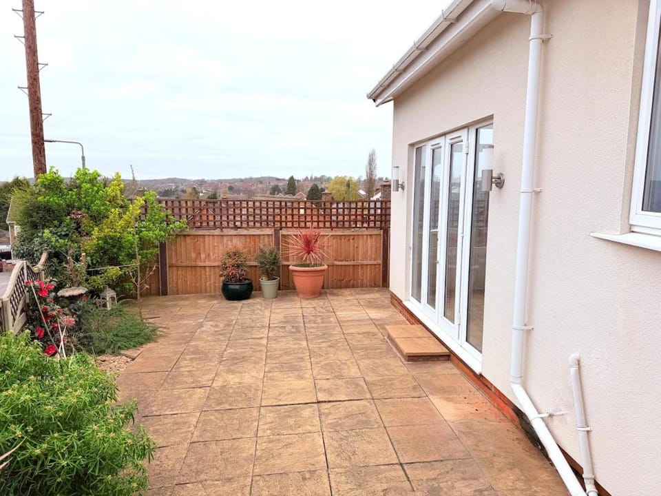 Stylish 2 Bed Home Views & Free Parking Apartment in Nottingham