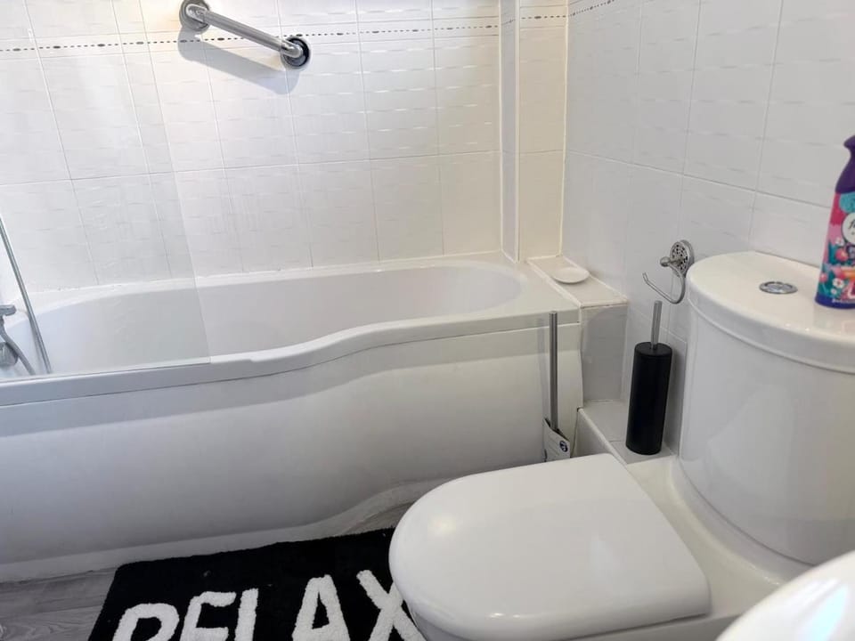 Stylish 2 Bed Home Views & Free Parking Apartment in Nottingham