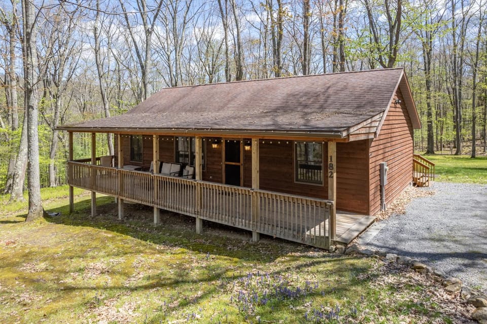Hidden Haven by Railey Vacations House in Deep Creek Lake
